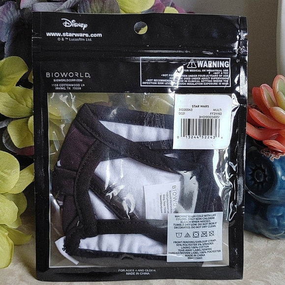 Disney Star Wars " Merry Force Be with You" Youth Face Mask - Picture 5 of 5